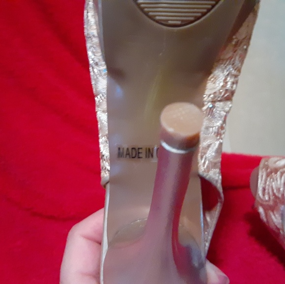 Shoes - Picture 5 of 7